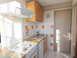 Microwave, highchair