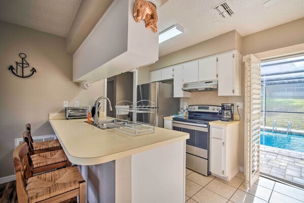 Microwave, oven, stovetop, cookware/dishes/utensils