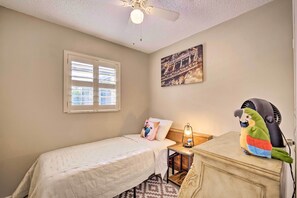 House (3 Bedrooms) | 3 bedrooms, laptop workspace, bed sheets