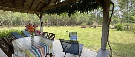 Outdoor dining