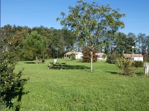 Outdoor dining - La Pibale - Orist - Gîte (ORIST)
