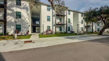 Apartment (2 Bedrooms) | Front of property