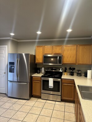 Private kitchen - Adorable Riverside Home (Austin)