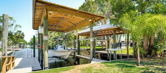 Canal-front Retreat in Crystal River!