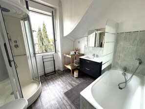 Bathtub