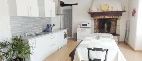 Réfrigérateur, micro-ondes, lave-vaisselle