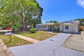 House (3 Bedrooms) | Interior - Merritt Island Oasis w/ Pool ~ 7 Mi to Beach! (Merritt Island)
