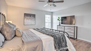 Room - Soddy-daisy Retreat w/ Grill + Screened Patio (Soddy-Daisy)