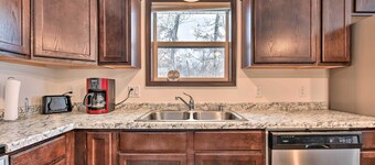 Family-friendly Lakefront Home With Deck!