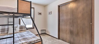 Family-friendly Lakefront Home With Deck!