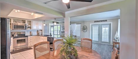 House (2 Bedrooms) | Interior