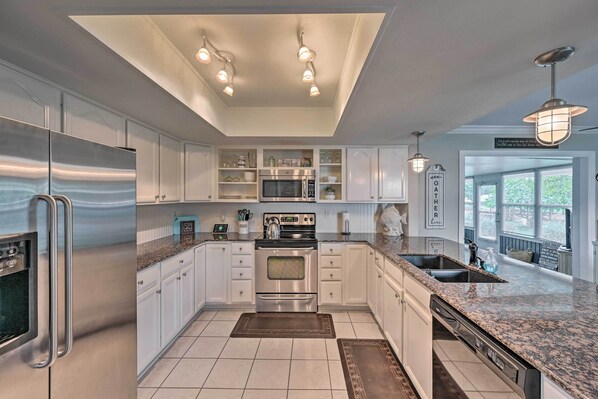 House (2 Bedrooms) | Interior - Waterfront Lake Placid Escape w/ Dock & Lanai (Lake Placid)