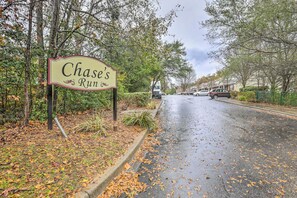 Interior - Tallahassee Townhome 4 Mi to College Town! (Tallahassee)