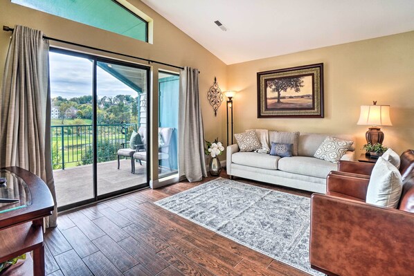 Front of property - Branson Condo on Golf Course: Community Pool! (Branson)