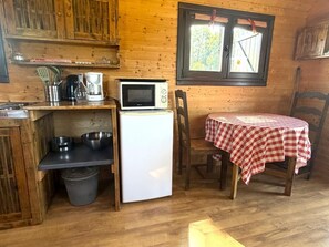 Microwave - The Caravan of Florette (ST-JULIEN-EN-BORN)