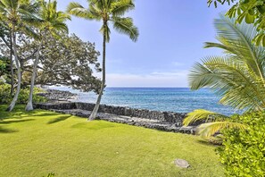 House (2 Bedrooms) | Interior - Bright & Airy Beach House w/ Oceanfront Views (Kailua-Kona)