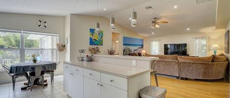 House (4 Bedrooms) | Interior