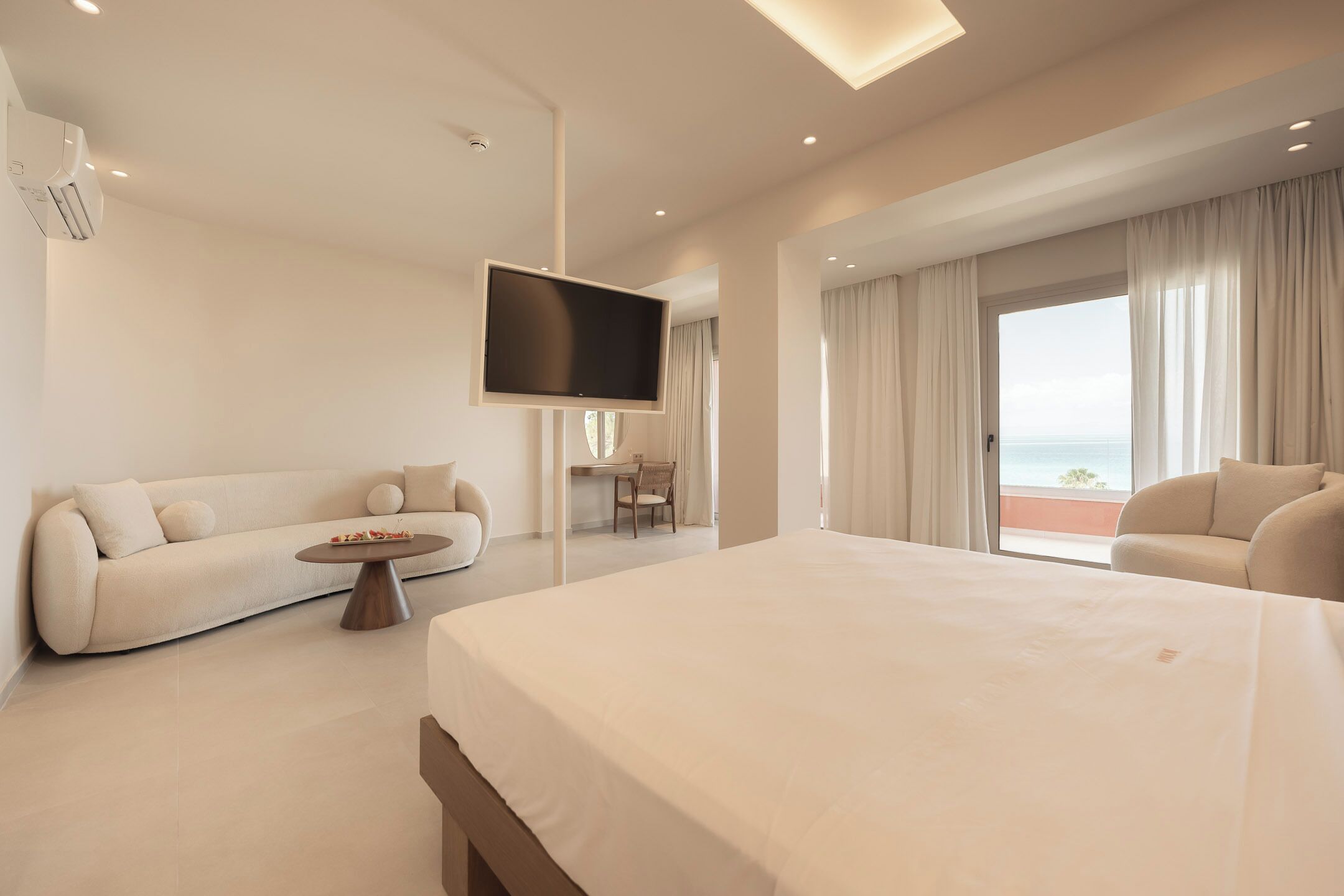 Deluxe Sea View Suite | Premium bedding, down comforters, pillowtop beds, minibar