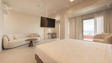 Deluxe Sea View Suite | Premium bedding, down comforters, pillowtop beds, minibar