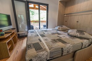 2 bedrooms, Internet - Côté Lac - Leon - Gîte (LEON)