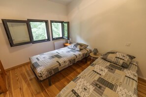 2 bedrooms, Internet - Côté Lac - Leon - Gîte (LEON)