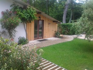 Exterior detail - La Plain' Itude - Lacquy (LACQUY)