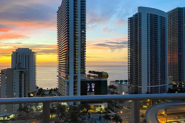 Interior - Luxurious Hollywood Escape w/ Upscale Amenities! (Hollywood)