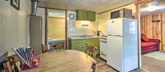 Stone Lake Cabin: Grill & Access to Fishing!