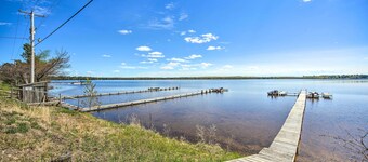 Stone Lake Cabin: Grill & Access to Fishing!
