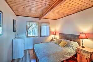 House (3 Bedrooms) | Interior - Berkshires Cabin 2 Mi to Appalachian Trail! (Otis)