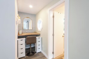 Interior - Home 2 Mi to Mashpee Commons! Pool & Screened Deck (Mashpee)