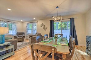Interior - Sun-dappled Retreat - Walk to Wickaboag Lake! (West Brookfield)