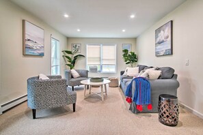 TV - Updated Falmouth Family Home ~ 2 Mi to Beach! (Falmouth)