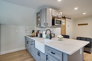 Apartment (0 Bedroom) | Private kitchen | Microwave, oven, stovetop, paper towels - Cozy Falmouth Studio ~ 2 Mi to Beach & Dining (Falmouth)
