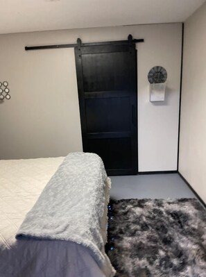 1 bedroom, desk, free WiFi, bed sheets
