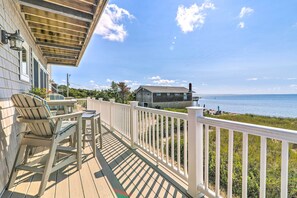 House (3 Bedrooms) | Interior - Private Beach! Oceanfront Escape in Mattapoisett (Mattapoisett)