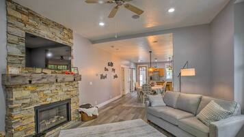 Apartment (2 Bedrooms) | Front of property