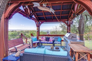 Interior - Pet-friendly Canyon Lake Cabin, 1 Mi to Water! (Canyon Lake)