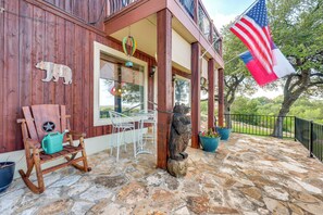Interior - Pet-friendly Canyon Lake Cabin, 1 Mi to Water! (Canyon Lake)