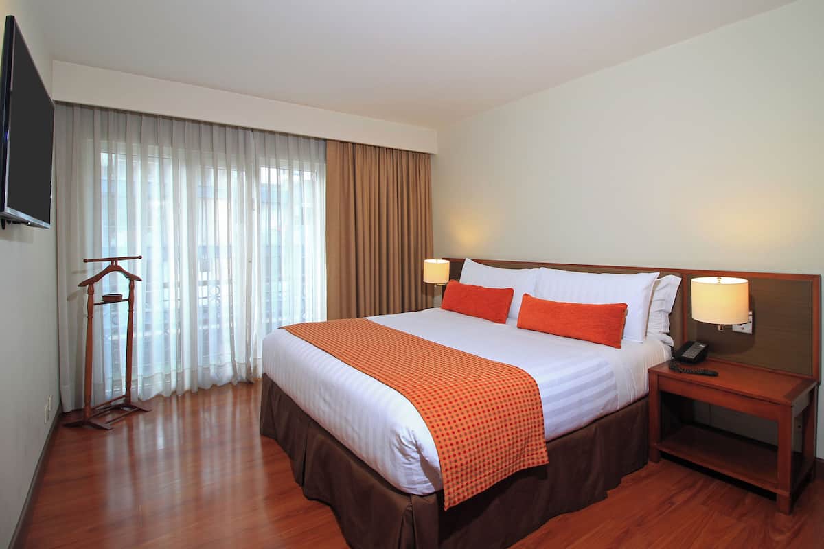 1 habitación, ropa de cama de alta calidad, cubrecamas y minibar