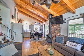 TV, fireplace, table tennis, books