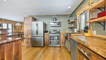 House (4 Bedrooms) | Interior