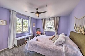 3 habitaciones, escritorio y espacio para trabajar con laptop