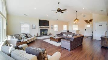 House (4 Bedrooms) | Interior