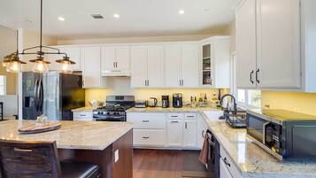 House (4 Bedrooms) | Interior