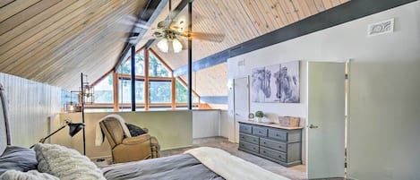 3 bedrooms, laptop workspace, iron/ironing board, free cots/infant beds