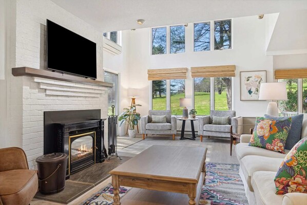 TV, fireplace, offices - Beautiful Golf Course Views, 3BR - Coach Road 13B (Quechee)