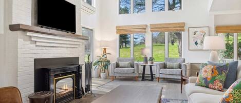 TV, fireplace, offices