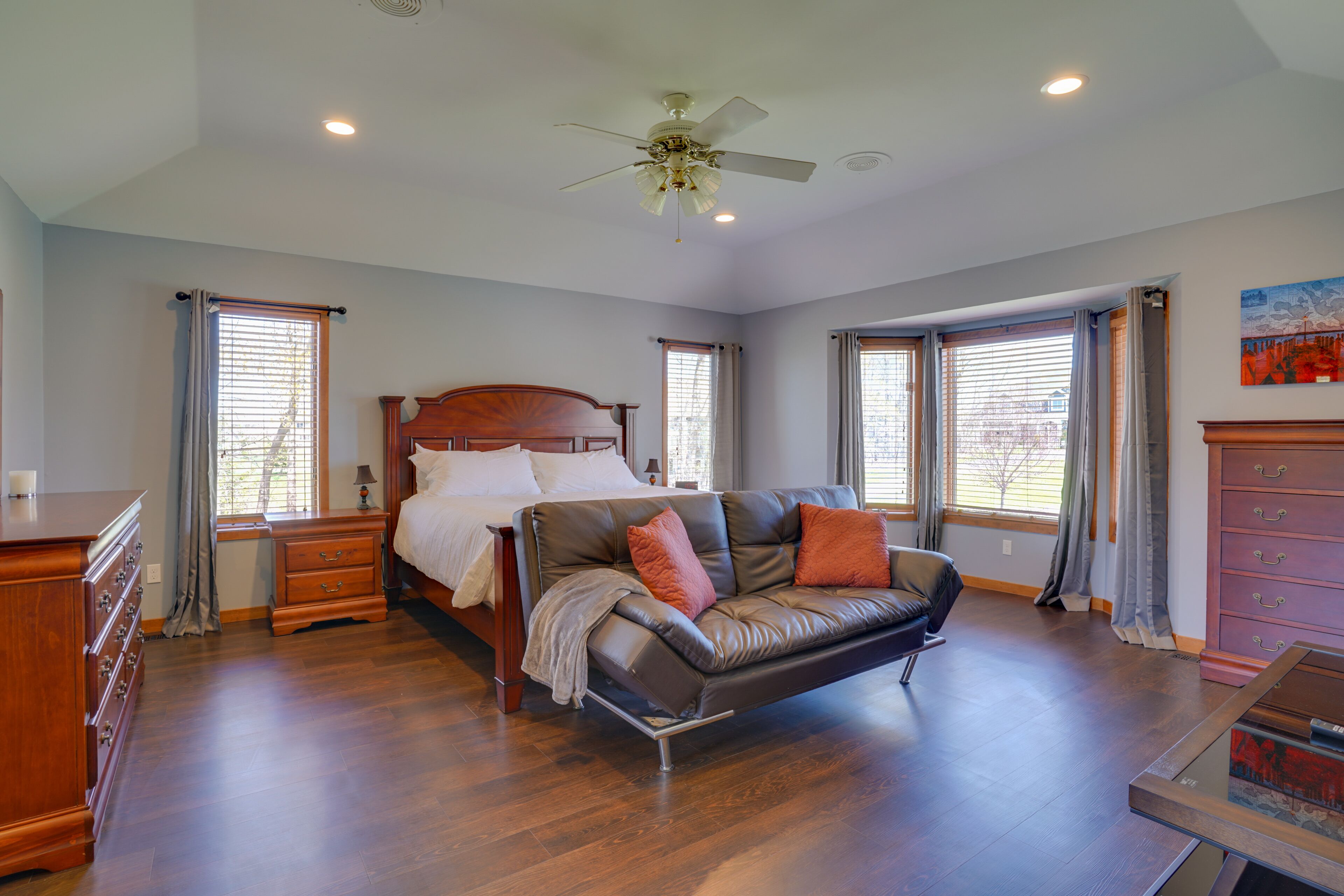 6 Schlafzimmer, Schreibtisch, Reisekinderbett, Internetzugang