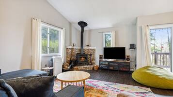 TV, fireplace, offices